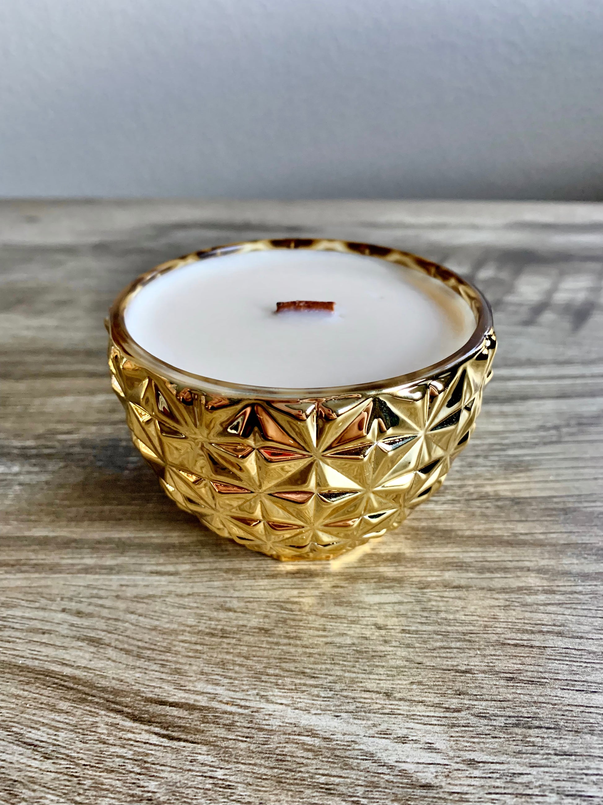 Gorgeous Gold Pineapple - Pieces Of Luv Handmade Candles 